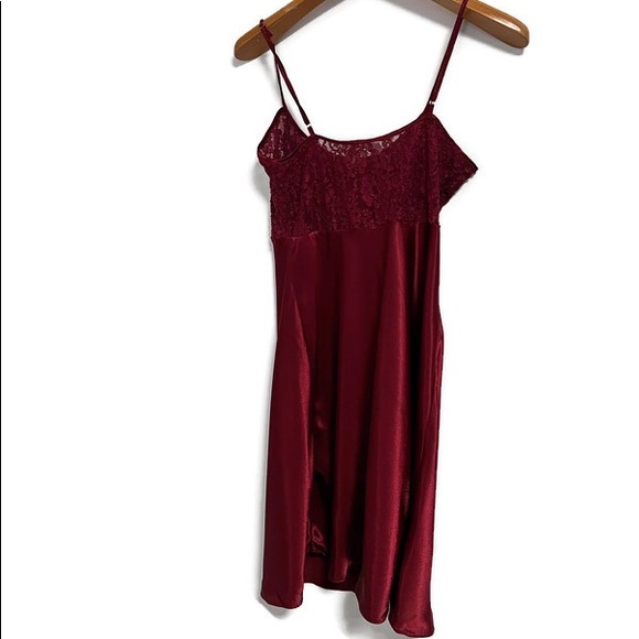 Victoria’s Secret satin chemise,red,size Medium, with stretch lace top - Picture 5 of 7
